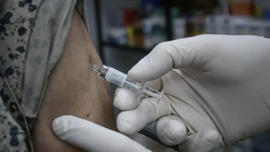 Σε έξαρση η γρίπη: Κυριαρχεί το στέλεχος Κ - Εμβολιασμό συνιστούν οι ειδικοί