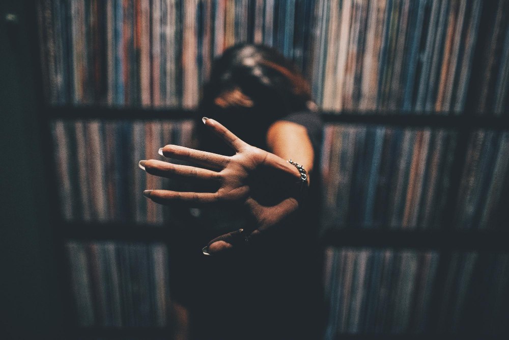 Ανεξέλεγκτη η ενδοοικογενειακή βία στην Ελλάδα: Πάνω από 16.000 γυναίκες θύματα μέσα σε 10 μήνες