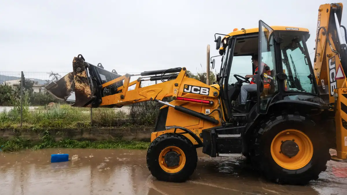 Καιρός: Πλημμύρισαν υπόγεια στην Αιτωλοακαρνανία και δρόμοι στην Καλαμάτα