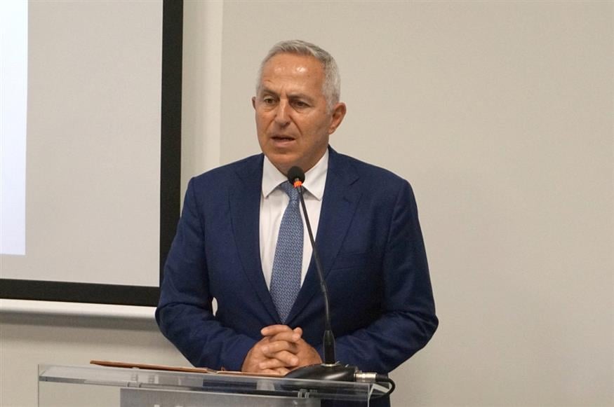 Ο Ευάγγελος Αποστολάκης υποδέχθηκε χθες τον γιο του στο αεροδρόμιο - Ήταν στους 27 συλληφθέντες στο Ισραήλ