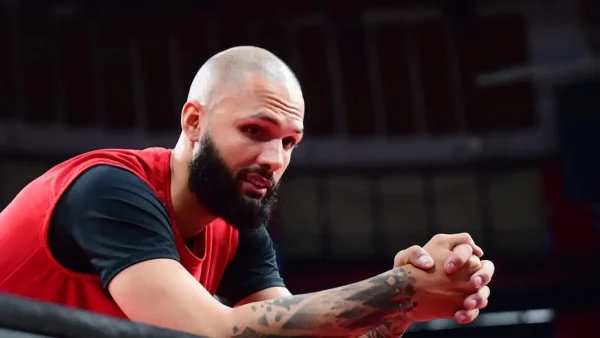 Ο Εβάν Φουρνιέ μένει εκτός του Ολυμπιακός – Dubai BC και προσπαθεί να προλάβει το ντέρμπι με τον Παναθηναϊκό