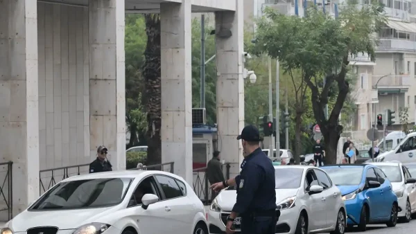 ΟΠΕΚΕΠΕ: Με κονβόι 25 αυτοκινήτων μεταφέρθηκαν οι 37 συλληφθέντες στη ΓΑΔΑ