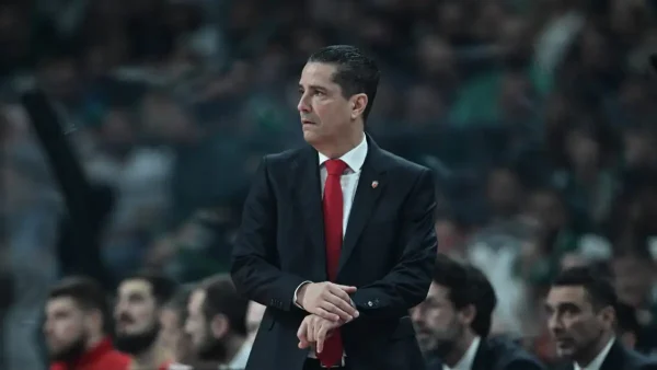 Ο Γιάννης Σφαιρόπουλος αποτελεί και επίσημα παρελθόν από τον Ερυθρό Αστέρα – Φαβορί να τον αντικαταστήσει ο Σάσα Ομπράντοβιτς