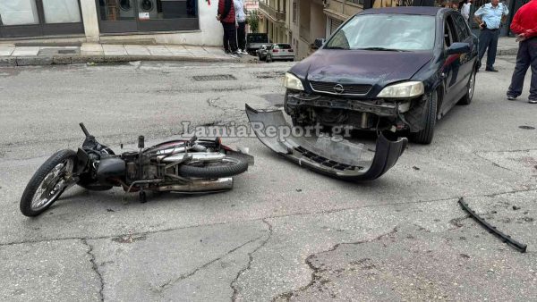 Τροχαίο με μηχανάκι στη Λαμία - Στα Επείγοντα του νοσοκομείου ο δικυκλιστής (ΒΙΝΤΕΟ-ΦΩΤΟ)