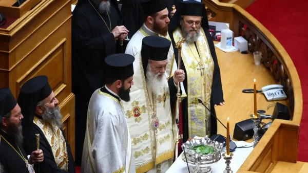 Αρχιεπίσκοπος Ιερώνυμος σε βουλευτές: «Ο λαός μας παραπαίει και χρειάζεται γι’ αυτό να αγωνιστούμε ενωμένοι»