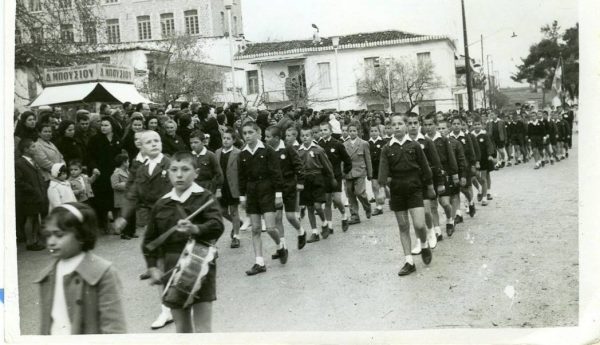 Αμφίκλεια: Παρέλαση 28ης Οκτωβρίου όταν τα σχολεία στα χωριά μας ήταν γεμάτα από παιδιά - Δείτε εικόνες