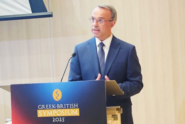 Στο Ηνωμένο Βασίλειο ο Χρήστος Σταϊκούρας για το Ελληνο-Βρετανικό Συμπόσιο 2025