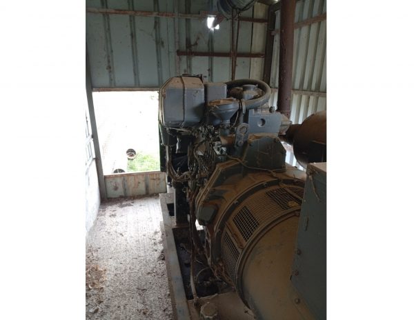 Πωλείται επαγγελματική γεννήτρια πετρελαίου σε άριστη κατάσταση