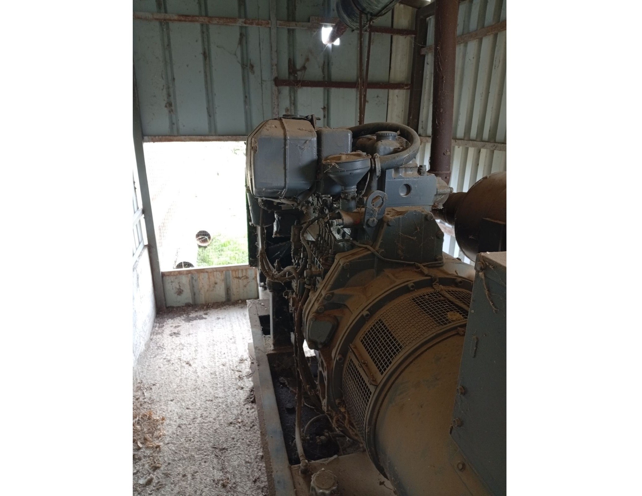 Πωλείται επαγγελματική γεννήτρια πετρελαίου σε άριστη κατάσταση