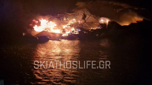 Στάχτη έγινε ιστιοφόρο στην Αλόννησο (ΦΩΤΟ)