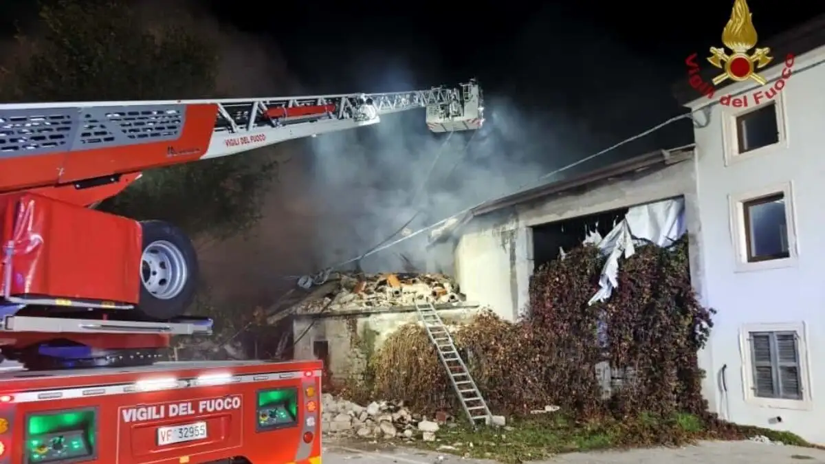 Ιταλία: Ένοικοι που ήθελαν να αποφύγουν την έξωση γέμισαν το σπίτι με αέριο – Νεκροί 3 αστυνομικοί και 13 τραυματίες από έκρηξη
