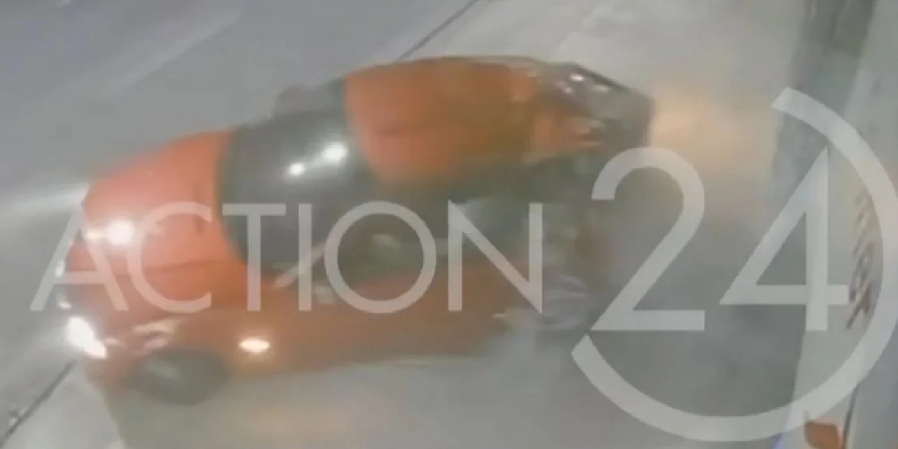 Oδηγός ΙΧ «καρφώθηκε» με την όπισθεν στην τζαμαρία των ΕΛΤΑ στην Κηφισίας - «Η πέμπτη φορά σε 3 χρόνια» (ΒΙΝΤΕΟ)