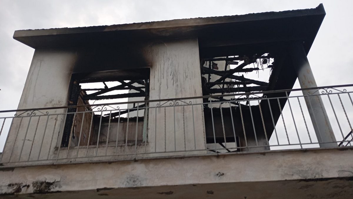 Πυρκαγιά σε εγκαταλελειμμένο σπίτι στη Νέα Ιωνία Βόλου