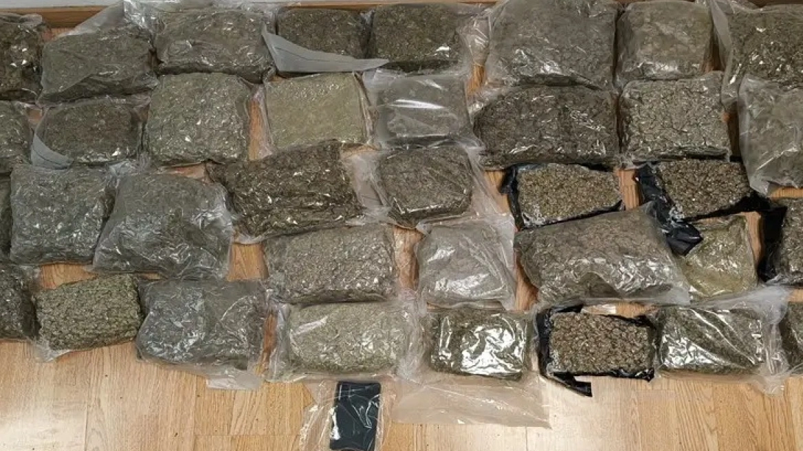 28χρονος προσπάθησε να περάσει 19 κιλά κάνναβης μέσα σε βαλίτσα στο «Ελ. Βενιζέλος» - Δείτε φωτογραφία