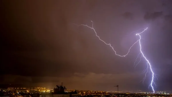 Καιρός: Νερό με το τουλούμι στα δυτικά, σε Πελοπόννησο και νησιά ανατολικού Αιγαίου – Έπεσαν πάνω από 18.000 κεραυνοί