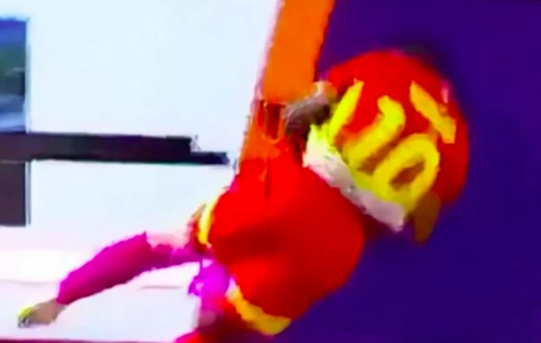 Κίνα: Ποδοσφαιριστής έσπασε τον λαιμό του πέφτοντας στη διαφημιστική πινακίδα