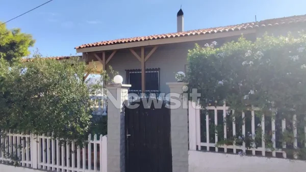 Κορωπί: «Ήταν διαρκώς στεναχωρημένη και το παιδί τρομαγμένο», λέει γειτόνισσα της 40χρονης που ξυλοκοπήθηκε από τον σύζυγό της