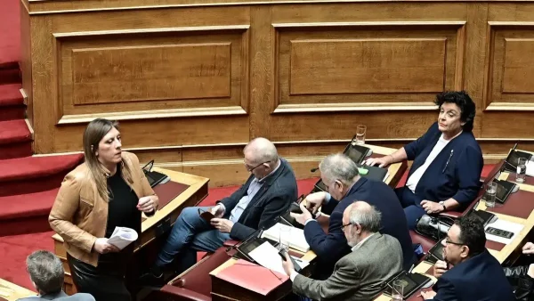 Ζωή Κωνσταντοπούλου – Λιάνα Κανέλλη: Άγρια κόντρα στη Βουλή – «Επί Χούντας έκανε καριέρα», «το 1967 ήμουν 13 ετών ουαί ουαί ουαί»