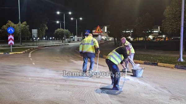 Γέμισαν λάδια το βράδυ οι δρόμοι της Λαμίας (ΦΩΤΟ)
