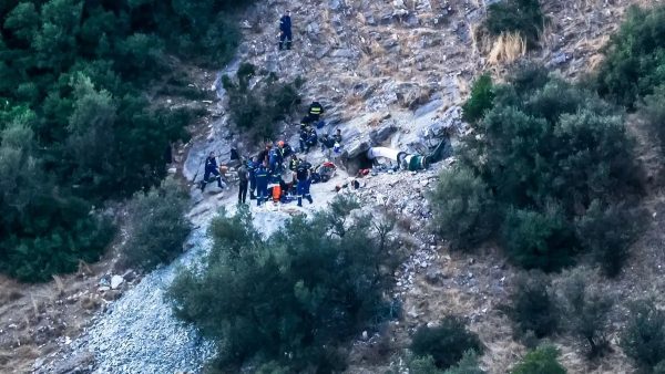 Πέθανε ο 53χρονος που απεγκλωβίστηκε από σπηλιά όπου έψαχνε λίρες – Δείτε βίντεο και φωτογραφίες