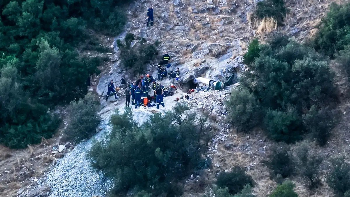 Πέθανε ο 53χρονος που απεγκλωβίστηκε από σπηλιά όπου έψαχνε λίρες – Δείτε βίντεο και φωτογραφίες