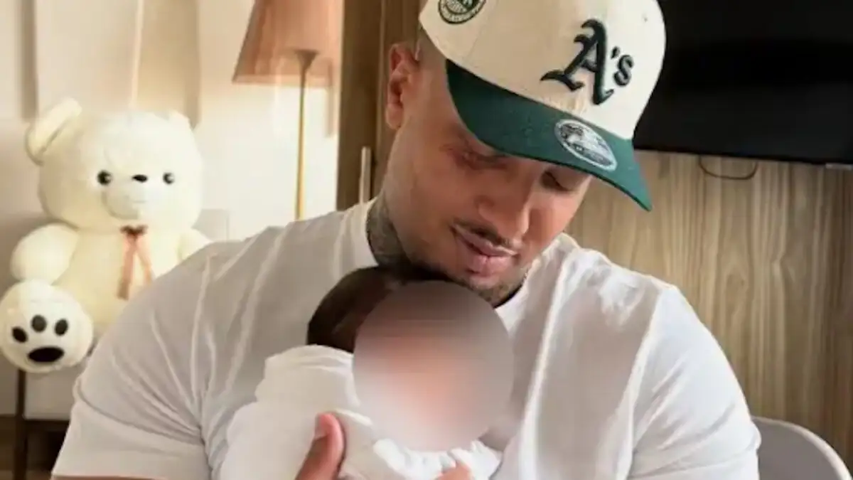 Light: Oι τρυφερές φωτογραφίες με τον νεογέννητο γιο του