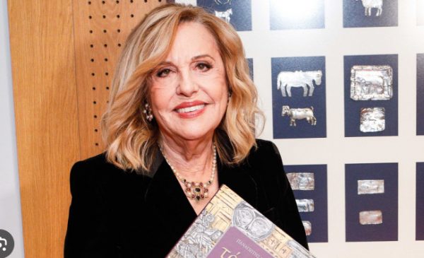 Απόψε τα εγκαίνια της έκθεσης με τα τάματα της Λόλα Νταϊφά στη Λαμία - Δείτε τι είπε στο LamiaReport - Συνέντευξη