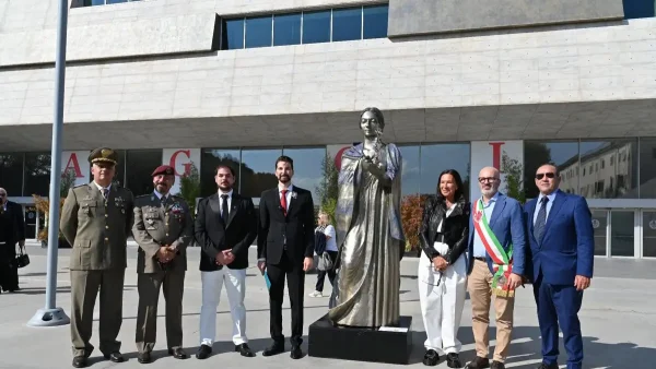 Μαρία Κάλλας: Στη Φλωρεντία το άγαλμα της θρυλικής υψίφωνου – Εμφανίστηκε από το 1948 έως το 1953 εκεί μαγεύοντας το κοινό