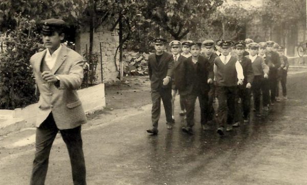 Το Μαθητικό Πηλήκιο – Σήμα Τιμής και Μνήμης (του Τάκη Ευθυμίου)