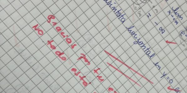 Μια μαθήτρια παίρνει 10 σε διαγώνισμα μαθηματικών και το σχόλιο που της άφησε η καθηγήτριά της είναι το καλύτερο βραβείο