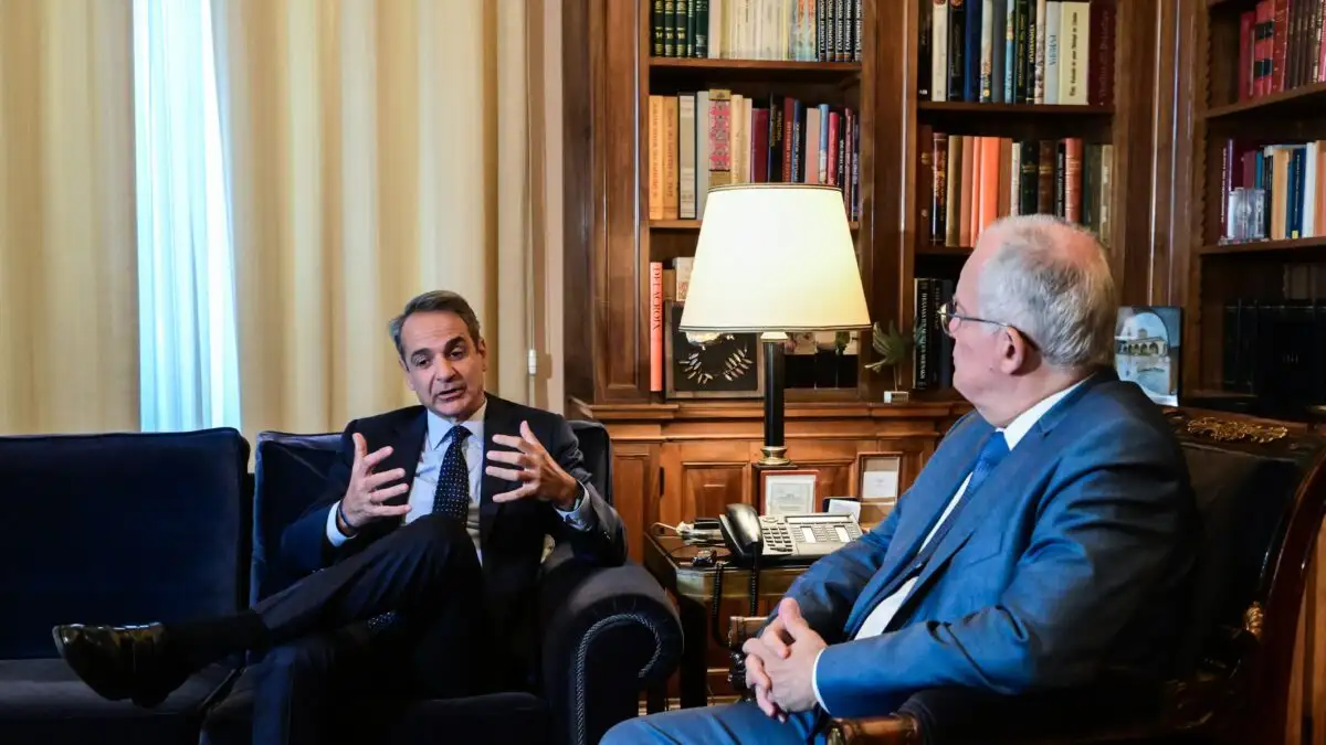 Μητσοτάκης σε Τασούλα: Το μνημείο του Αγνώστου Στρατιώτη έχει συμβολικό βάρος, πρέπει να διαφυλάξουμε τον χαρακτήρα του