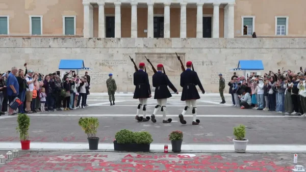 Μνημείο Αγνώστου Στρατιώτη: Το υπουργείο Εθνικής Άμυνας θα αναθέσει σε ιδιωτική εταιρεία τον καθαρισμό – Τι προβλέπει η τροπολογία