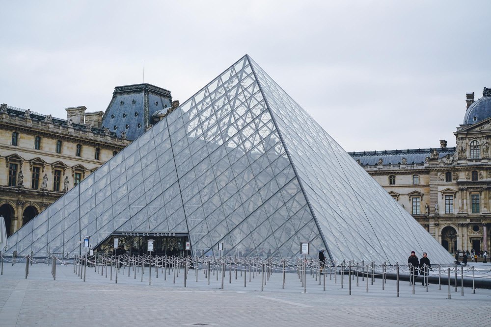 Νέα κλοπή στη Γαλλία λίγες ώρες μετά το Λούβρο: Στόχος ληστών το Μουσείο Denis Diderot, άρπαξαν 2.000 νομίσματα