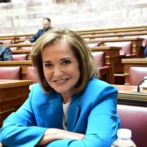 Μπακογιάννη: «Εάν η ΝΔ δεν συγκεντρώσει 25%, δεν πρέπει να αναλάβει τις ευθύνες ο πρωθυπουργός;»