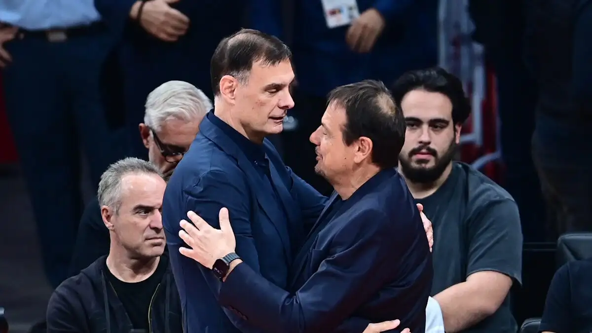 Μπαρτζώκας και Αταμάν είχαν θερμή χειραψία πριν από την έναρξη του Ολυμπιακός – Παναθηναϊκός