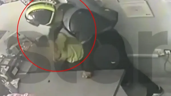 Νέο Ηράκλειο: Πατέρας ξυλοφόρτωσε την 25χρονη κόρη του – «Μπήκε στο μαγαζί, μου έχωσε 2 μπουνιές και με έφτυσε»