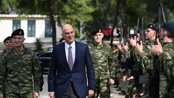 Ο Νίκος Δένδιας σε εργοστάσιο παραγωγής drones: «Θα παρακαλέσω τον πρωθυπουργό να έρθει να δει τι φτιάχνουμε εδώ»