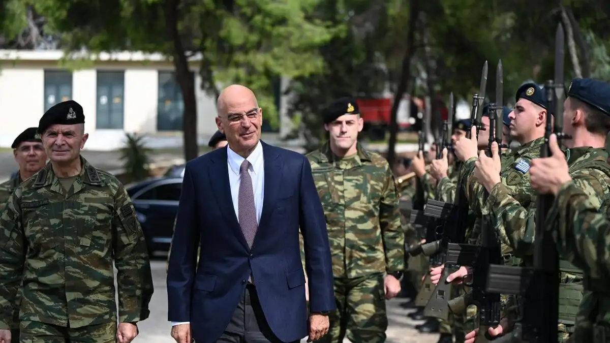 Ο Νίκος Δένδιας σε εργοστάσιο παραγωγής drones: «Θα παρακαλέσω τον πρωθυπουργό να έρθει να δει τι φτιάχνουμε εδώ»