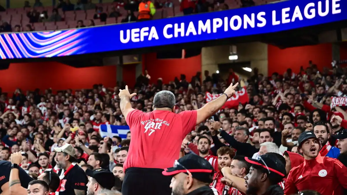 Άρσεναλ – Ολυμπιακός: 4.000 φίλοι των Πειραιωτών συγκλονίζουν το Emirates