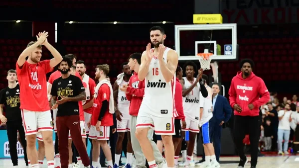 Ολυμπιακός – Πανιώνιος 81-66: Άνετη επικράτηση στο ΣΕΦ στην επιστροφή των Γουόκαπ και Φουρνιέ