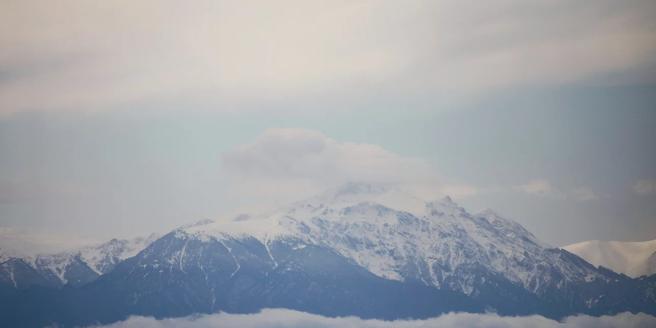 Έπεσαν τα πρώτα χιόνια στον Όλυμπο - Υπό το μηδέν η θερμοκρασία (ΒΙΝΤΕΟ)