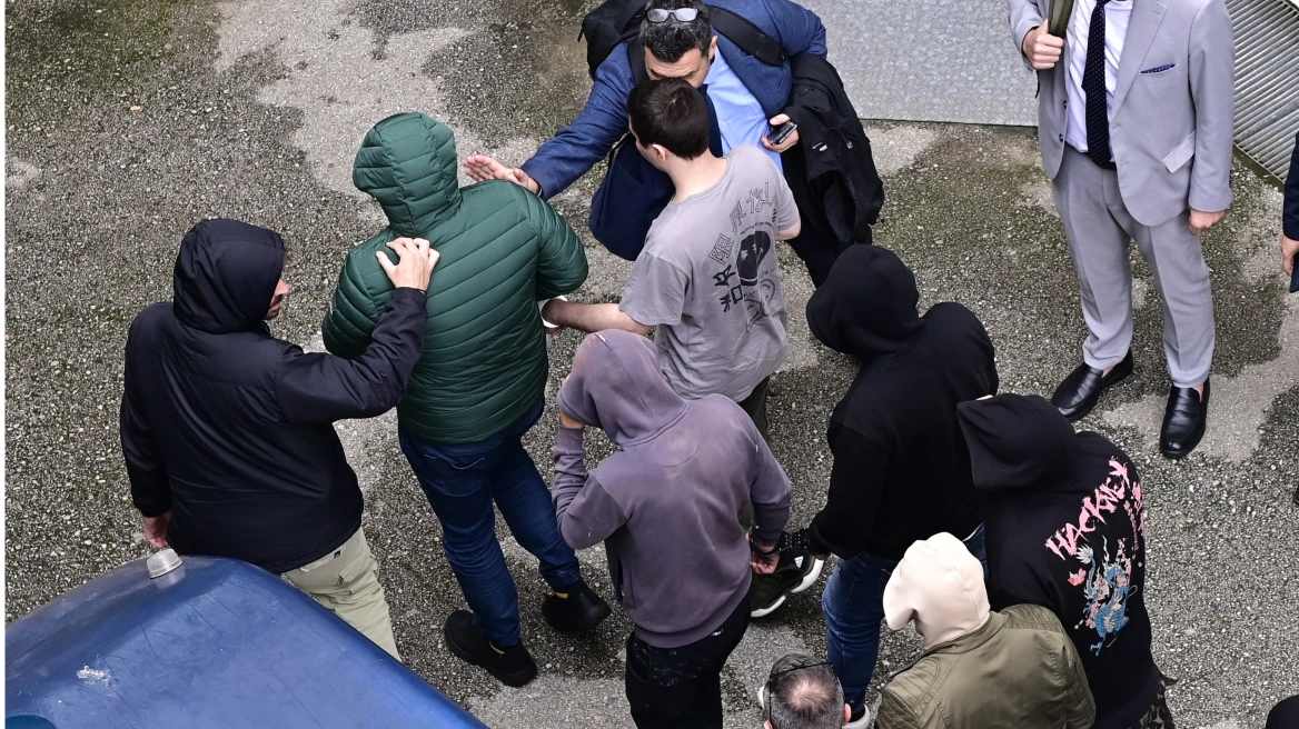 ΟΠΕΚΕΠΕ: Οι ακριβές τσάντες και το χλιδάτο lifestyle αναβάθμισαν το κατηγορητήριο για τον λογιστή - Συνεχίζονται οι απολογίες