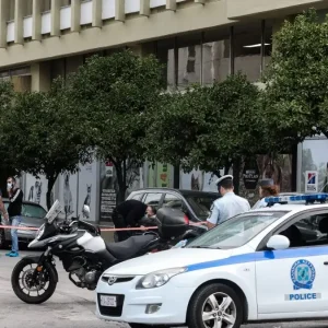 Θεσσαλονίκη: Άγρια συμπλοκή με 1 τραυματία μέρα μεσημέρι – Οι δράστες κρατούσαν ρόπαλα και κοντάρια