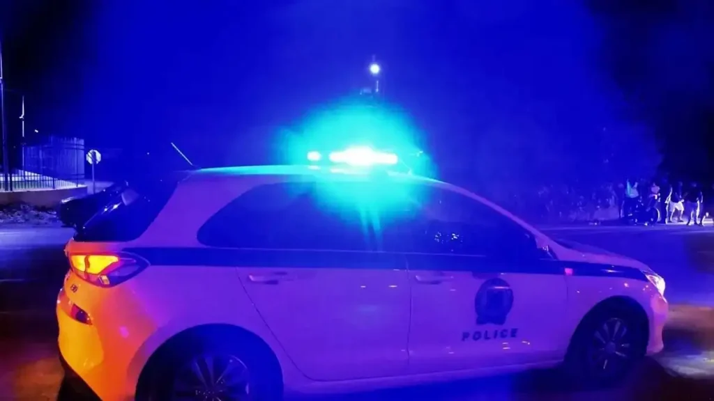 Κουκουλοφόροι ξυλοκόπησαν άγρια 17χρονο στο Αγρίνιο μπροστά στα μάτια θαμώνων μαγαζιού