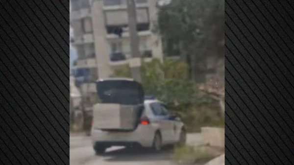 Σε διαθεσιμότητα τέθηκε ο αστυνομικός που οδηγούσε το περιπολικό που μετέφερε ψυγείο στο πορτ μπαγκάζ