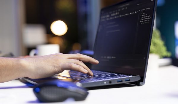 Ο δημιουργός του ChatGPT αποκαλύπτει τα 3 επαγγέλματα που σύντομα θα αντικατασταθούν από την τεχνητή νοημοσύνη