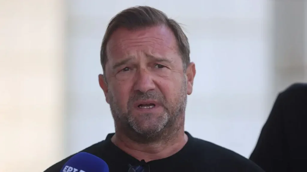 «Αρρωστημένη συμπεριφορά»: Η ανάρτηση Πλακιά για τη χριστουγεννιάτικη κάρτα της Hellenic Train