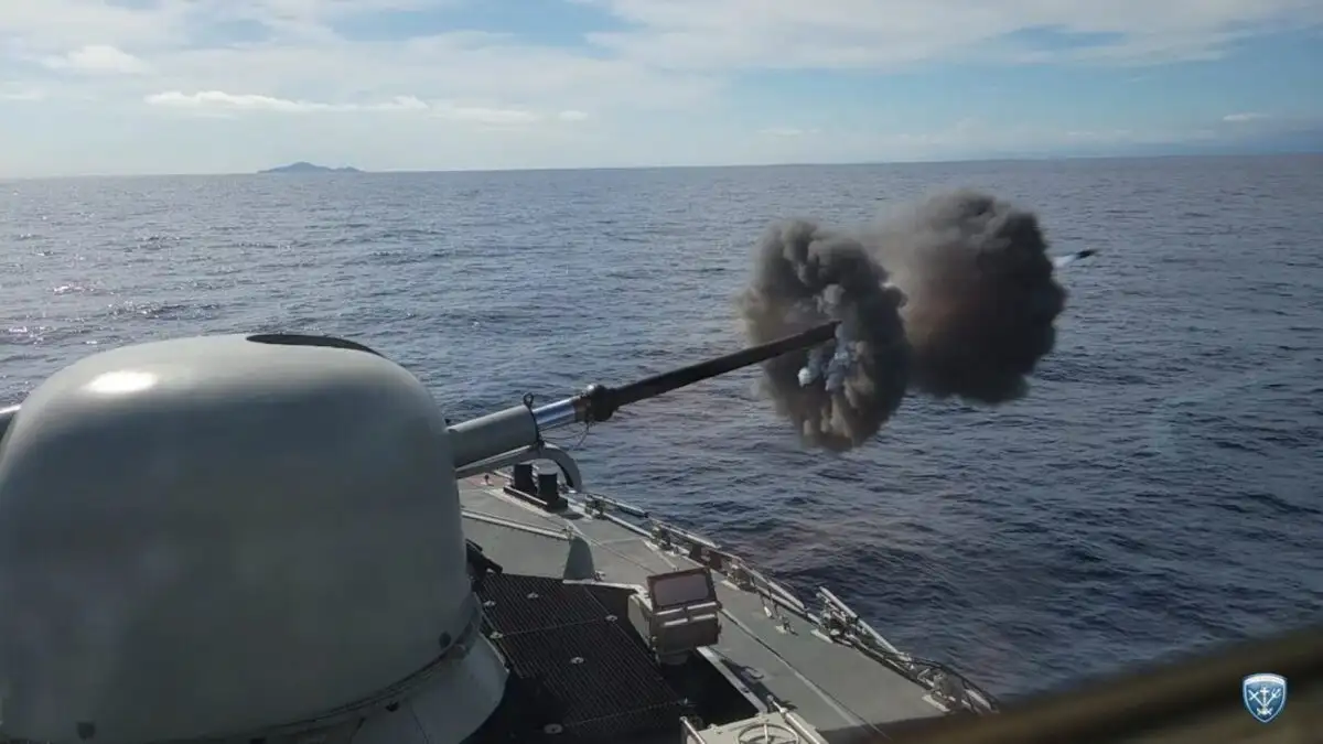 Πολεμικό Ναυτικό: Εντυπωσιακές εικόνες από άσκηση στο Κεντρικό Αιγαίο με φρεγάτες και υποβρύχια