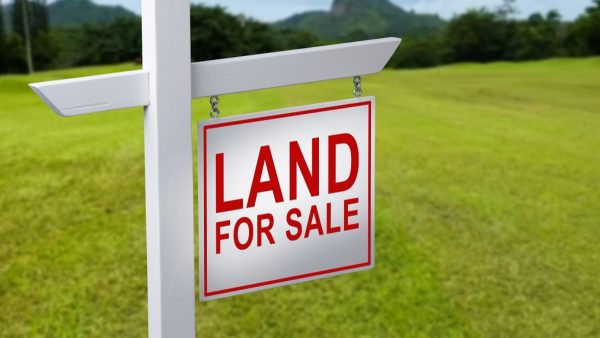 Πωλείται κεντρικό οικόπεδο στο Λιανοκλάδι