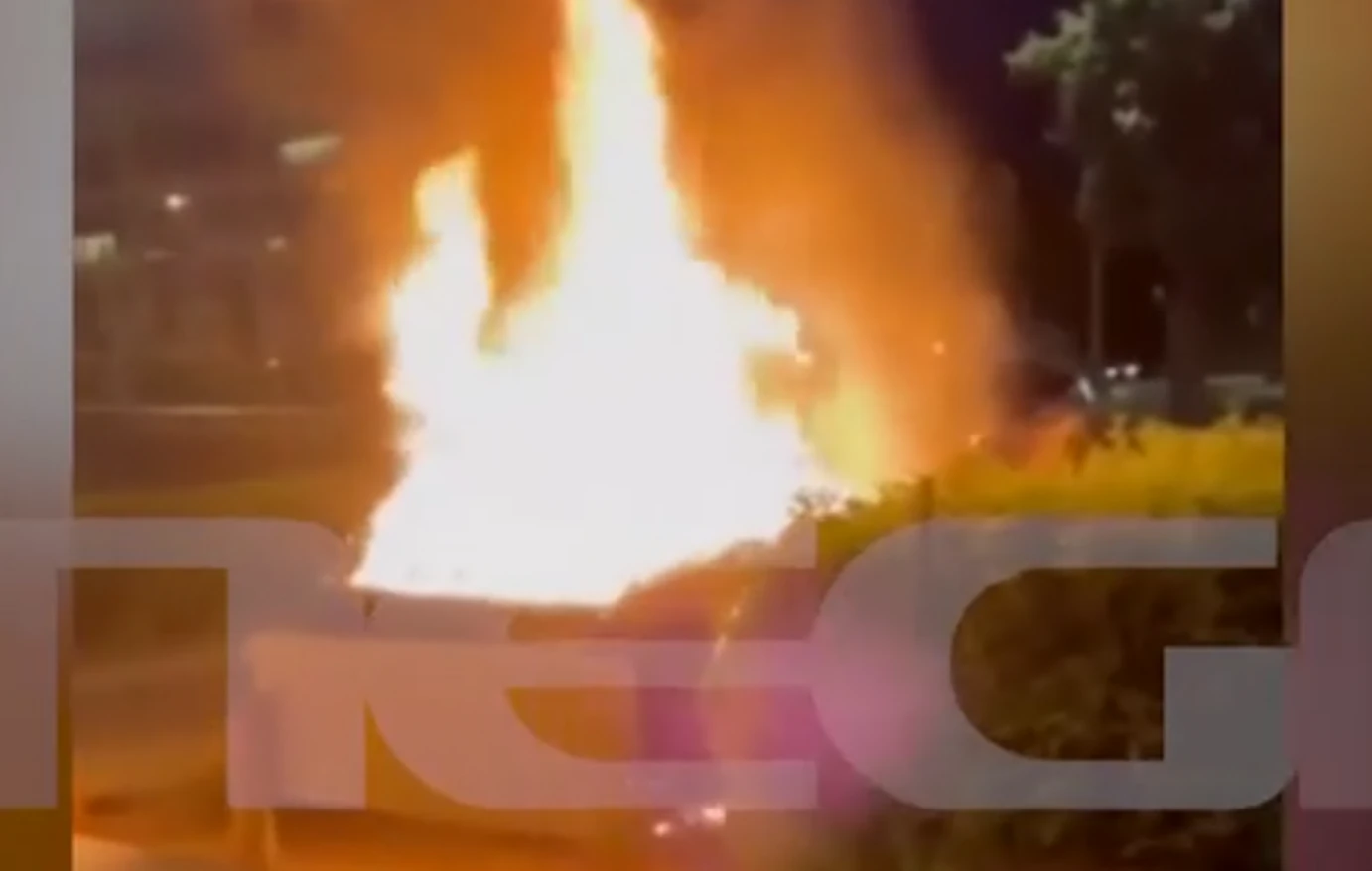 Porsche λαμπάδιασε εν κινήσει – «Ανέβαινε η μυρωδιά – Περνάω με κόκκινο, παρκάρω και αναφλέγεται»